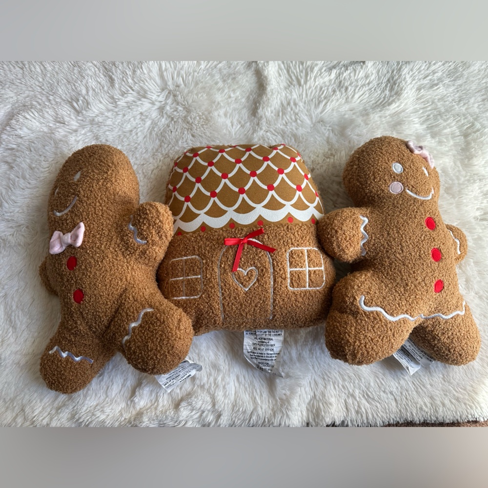 New without tags Mr & Mrs Gingerbread Throw Pillows
